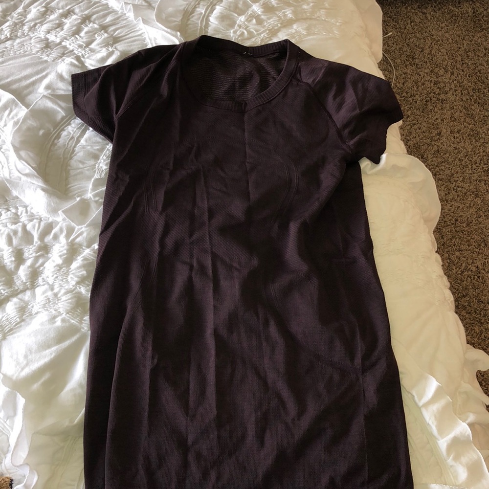 Swiftly tech short sleeve size 8 dark plum